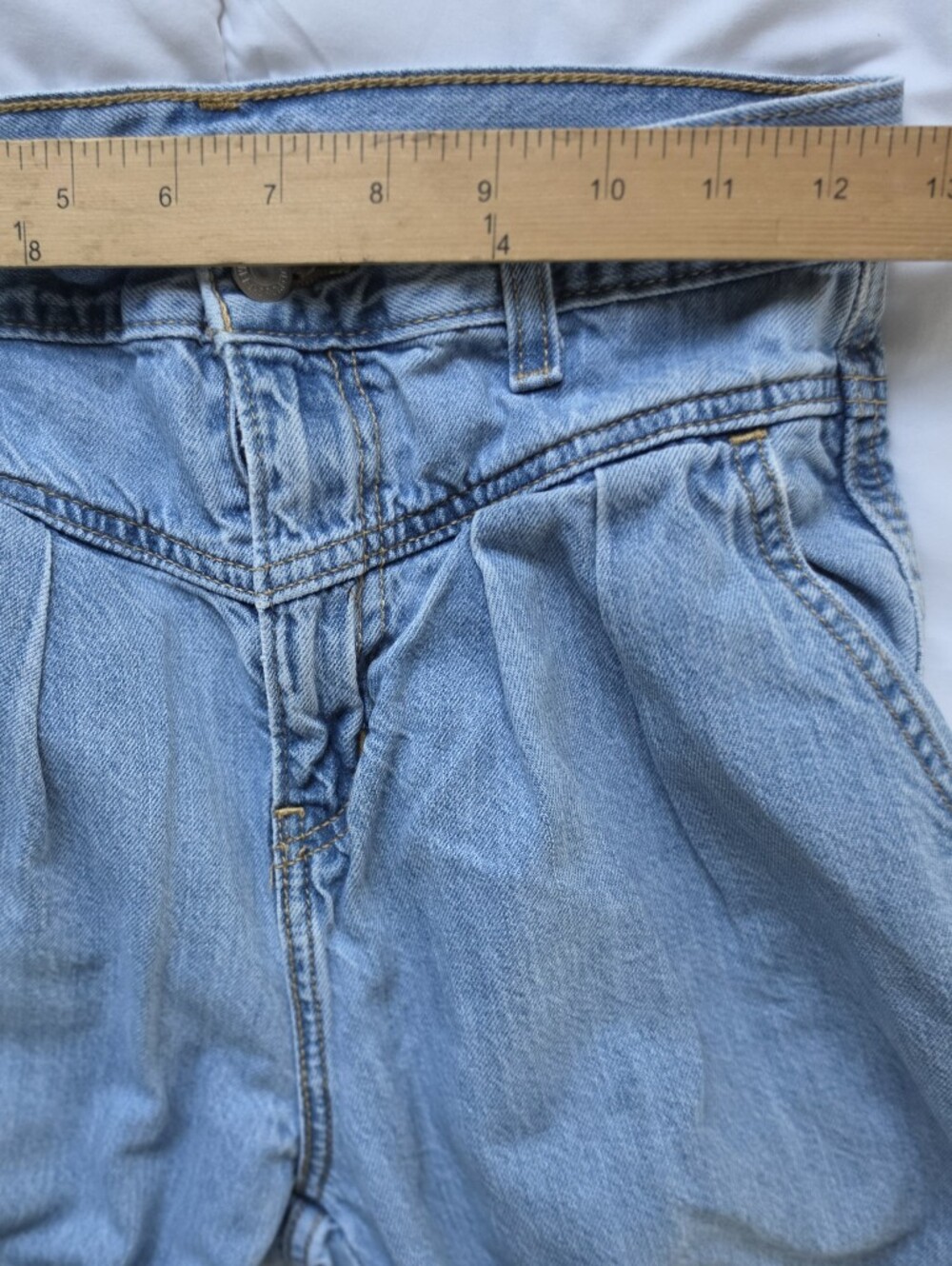 Levi's 80's Balloon Leg Vintage-Style Jeans - Picture 7 of 8